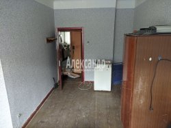 Комната в 4-комнатной квартире (85м2) на продажу по адресу Каменноостровский просп., 55— фото 4 из 11