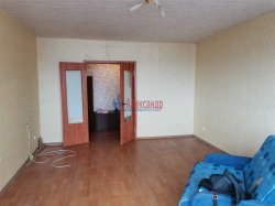2-комнатная квартира (55м2) на продажу по адресу Синявинская ул., 11— фото 2 из 12