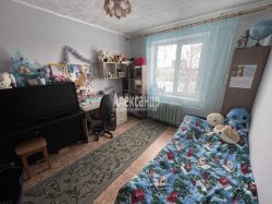 2-комнатная квартира (53м2) на продажу по адресу Кировск г., Партизанской Славы бул., 8— фото 4 из 18