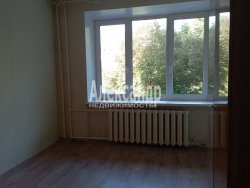 1-комнатная квартира (30м2) на продажу по адресу Волхов г., Молодежная ул., 21— фото 3 из 17