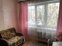 2-комнатная квартира (53м2) на продажу по адресу Кировск г., Партизанской Славы бул., 8— фото 9 из 18