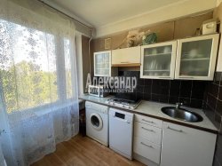 3-комнатная квартира (58м2) на продажу по адресу Луначарского пр., 56— фото 6 из 25
