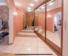 3-комнатная квартира (109м2) на продажу по адресу Савушкина ул., 127— фото 8 из 9