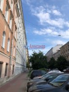 Комната в 4-комнатной квартире (109м2) на продажу по адресу 2-я линия В.О., 33— фото 4 из 14