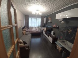 4-комнатная квартира (78м2) на продажу по адресу Ветеранов просп., 104— фото 9 из 23