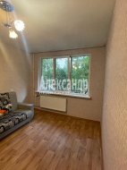 2-комнатная квартира (44м2) на продажу по адресу Ярослава Гашека ул., 4— фото 3 из 10