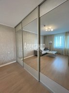 2-комнатная квартира (59м2) на продажу по адресу Маршала Казакова ул., 78— фото 9 из 52