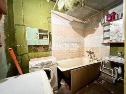 Комната в 3-комнатной квартире (152м2) на продажу по адресу Колпинская ул., 27-29— фото 36 из 41