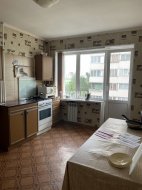 Комната в 8-комнатной квартире (180м2) на продажу по адресу Демьяна Бедного ул., 24— фото 3 из 9