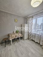 4-комнатная квартира (72м2) на продажу по адресу Каменногорск г., Бумажников ул., 17— фото 4 из 29