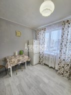 4-комнатная квартира (72м2) на продажу по адресу Каменногорск г., Бумажников ул., 17— фото 3 из 29
