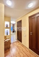 3-комнатная квартира (72м2) на продажу по адресу Гатчина г., Авиатриссы Зверевой ул., 8— фото 7 из 19