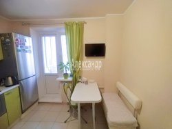 3-комнатная квартира (72м2) на продажу по адресу Бадаева ул., 8— фото 4 из 35
