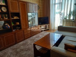 3-комнатная квартира (74м2) на продажу по адресу Ломоносов г., Александровская ул., 42— фото 4 из 22