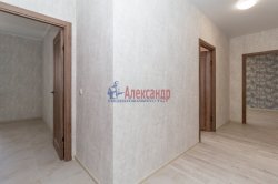 2-комнатная квартира (60м2) на продажу по адресу Мурино г., Петровский бул., 5— фото 3 из 18