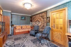 2-комнатная квартира (45м2) на продажу по адресу Новоизмайловский просп., 32— фото 2 из 18