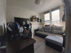 4-комнатная квартира (60м2) на продажу по адресу Ветеранов просп., 97— фото 4 из 22