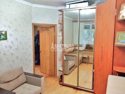 2-комнатная квартира (43м2) на продажу по адресу Зеленогорск г., Речной пер., 3— фото 2 из 13