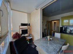 2-комнатная квартира (52м2) на продажу по адресу Маршала Казакова ул., 78— фото 3 из 24