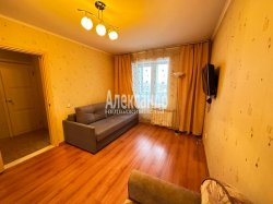 1-комнатная квартира (32м2) на продажу по адресу Бухарестская ул., 146— фото 2 из 21