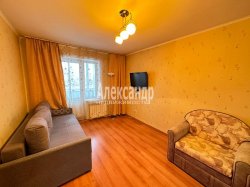 1-комнатная квартира (32м2) на продажу по адресу Бухарестская ул., 146— фото 3 из 21
