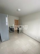 2-комнатная квартира (55м2) на продажу по адресу Мурино г., Петровский бул., 3— фото 8 из 25