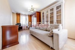 3-комнатная квартира (74м2) на продажу по адресу Маршала Захарова ул., 39— фото 2 из 15