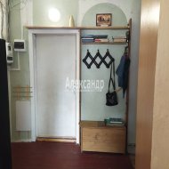 Комната в 5-комнатной квартире (102м2) на продажу по адресу Петергоф г., Эрлеровский бул., 4— фото 3 из 10