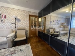 3-комнатная квартира (56м2) на продажу по адресу Юрия Гагарина просп., 26— фото 4 из 15
