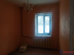 3-комнатная квартира (41м2) на продажу по адресу Гатчина г., Чкалова ул., 54а— фото 2 из 6