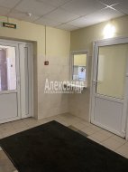 1-комнатная квартира (33м2) на продажу по адресу Русановская ул., 17— фото 3 из 16