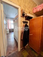 Комната в 5-комнатной квартире (146м2) на продажу по адресу Лиговский пр., 44— фото 3 из 12