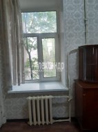 1-комнатная квартира (50м2) на продажу по адресу Суворовский просп., 33— фото 9 из 16