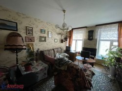 4-комнатная квартира (90м2) на продажу по адресу Троицкий пр., 12— фото 3 из 17