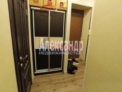 2-комнатная квартира (47м2) на продажу по адресу Синявинская ул., 22— фото 11 из 15