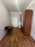 Комната в 6-комнатной квартире (134м2) на продажу по адресу Куйбышева ул., 29— фото 3 из 17