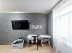2-комнатная квартира (67м2) на продажу по адресу Адмирала Трибуца ул., 7а— фото 3 из 9