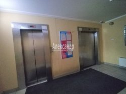 3-комнатная квартира (72м2) на продажу по адресу Бадаева ул., 8— фото 31 из 35