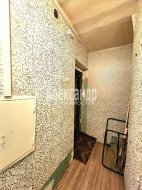 2-комнатная квартира (43м2) на продажу по адресу Кириши г., Комсомольская ул., 2— фото 2 из 7