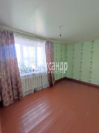 2-комнатная квартира (40м2) на продажу по адресу Будогощь пос., Заводская ул., 85— фото 3 из 11