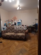 5-комнатная квартира (141м2) на продажу по адресу Суворовский просп., 38— фото 9 из 17