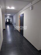 1-комнатная квартира (30м2) на продажу по адресу Русановская ул., 18— фото 2 из 10