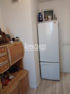 1-комнатная квартира (30м2) на продажу по адресу Русановская ул., 18— фото 3 из 10