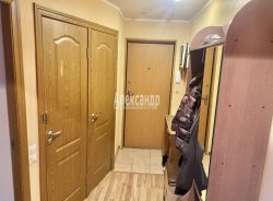 2-комнатная квартира (45м2) на продажу по адресу Дыбенко ул., 27— фото 15 из 20
