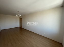 2-комнатная квартира (58м2) на продажу по адресу Мурино г., Авиаторов Балтики просп., 9— фото 9 из 18