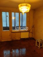 Комната в 3-комнатной квартире (60м2) на продажу по адресу Дыбенко ул., 27— фото 2 из 8