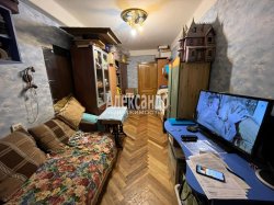 3-комнатная квартира (58м2) на продажу по адресу Ленсовета ул., 80— фото 3 из 12