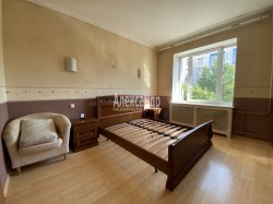 2-комнатная квартира (66м2) на продажу по адресу Композиторов ул., 10— фото 11 из 23
