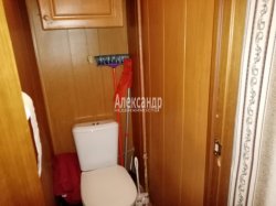2-комнатная квартира (50м2) на продажу по адресу Волхов г., Авиационная ул., 36— фото 8 из 9