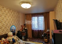 3-комнатная квартира (83м2) на продажу по адресу Свердлова пос., Западный пр-зд, 12— фото 10 из 14